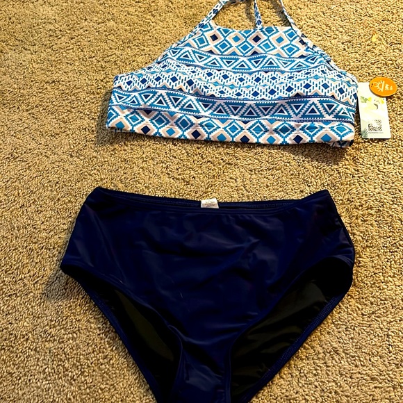 Bathing suit - Picture 1 of 3